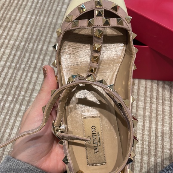 Authentic Valentino rock stud flats - Picture 3 of 11